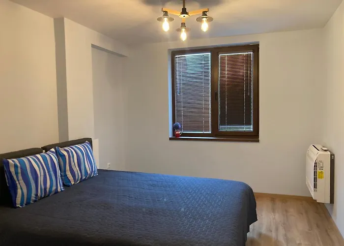 Victor's , With Private Parking *