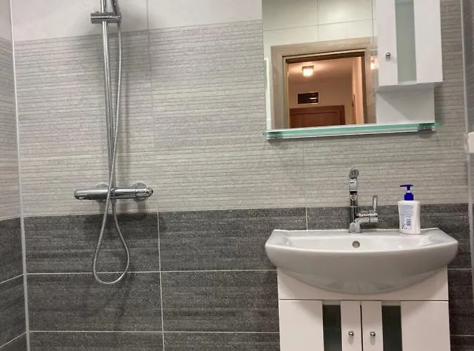 Апартаменты Victor's , With Private Parking