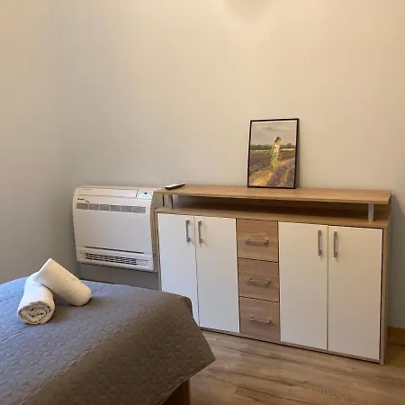 Victor's , With Private Parking Warna